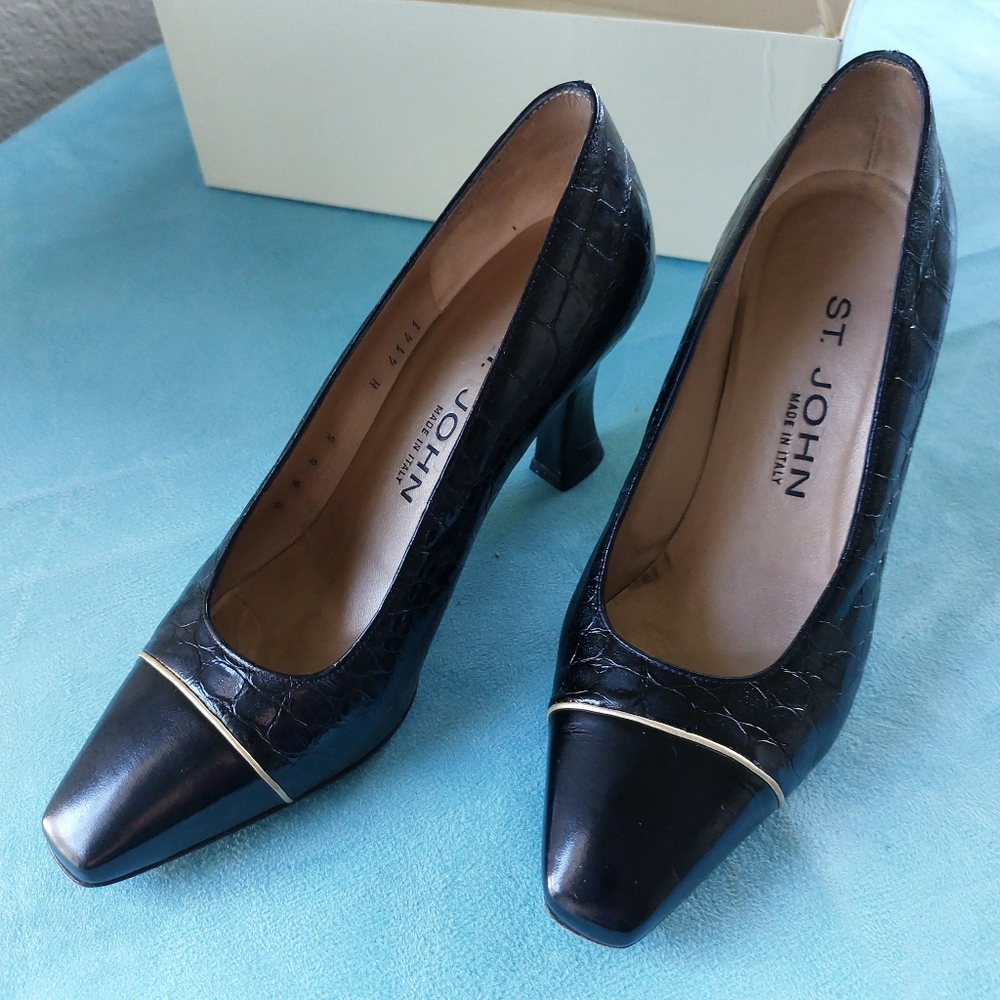 St. John 3" Leather Black Pump w/Smooth & Faux Alligator Pattern, Size 6B, Italy - Picture 4 of 11
